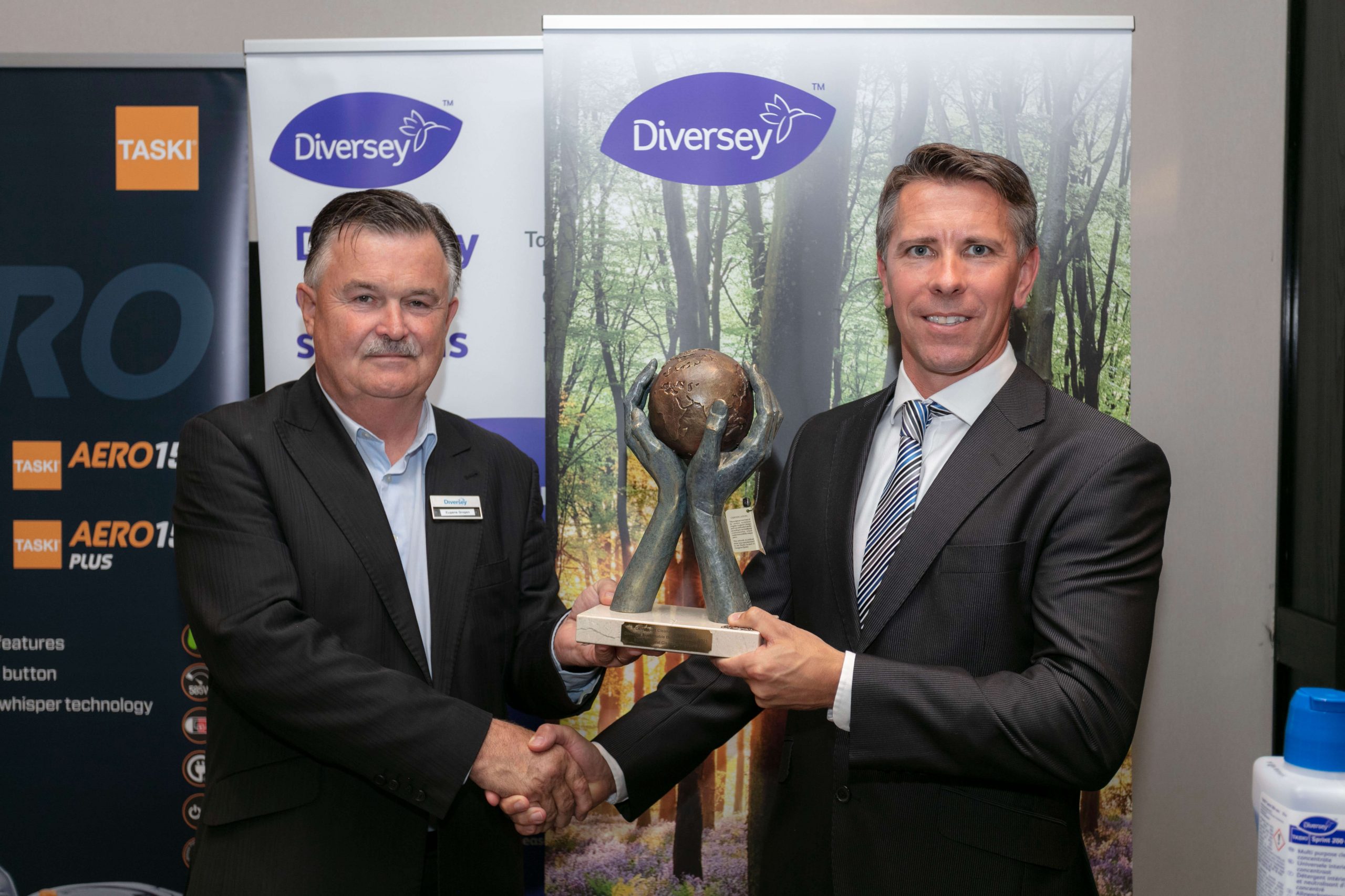 Gerard McCarthy, Derrycourt Operations Manager (on right) smiles as he accepts the Sustainability Award at ICCA Elevate from Eugene Grogan